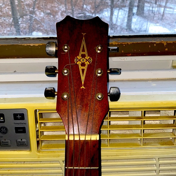 Acoustic Guitar 🎸 - Picture 3 of 3